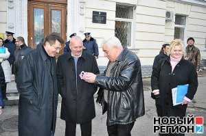 Жители Крыма начали сбор мелочи для министра обороны Украины