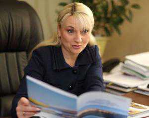 Глава Черноморской РГА рассказала, как сама делает прическу и слушает анекдоты про блондинок