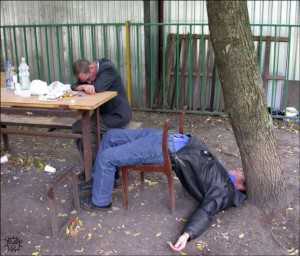 Украинцы тратят на алкоголь, сигареты и наркотики в 5 раз больше, чем на образование