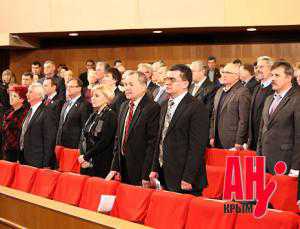 Крымский парламент покрывает депутатов-прогульщиков