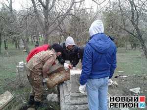 Общественники начали восстановление разрушенных могил на русском братском кладбище в Севастополе