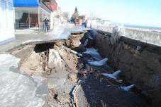 В Алуште отремонтируют разрушенную штормами набережную
