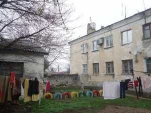 Жителей заводской общаги в Крыму лишают приватизированных квартир