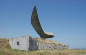 Привет Осадчему: Крым ищет деньги на срочный ремонт памятника Эльтигенскому десанту