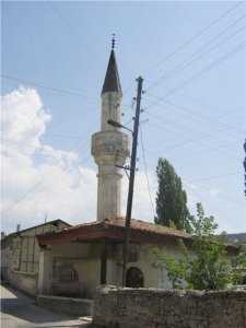 В Бахчисарае электроопора уничтожает мечеть