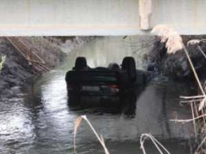 Машина со студентами упала в реку в Крыму: 1 погиб, 4 ранены