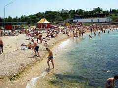 Число торговых точек на пляжах Севастополя урежут вдвое