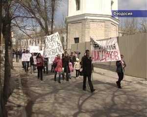В Феодосии прошёл митинг с требованиями наказать «СБУшника»