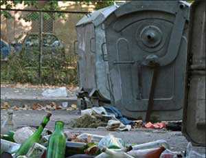 В Севастополе рабочего задавило насмерть мусорным контейнером