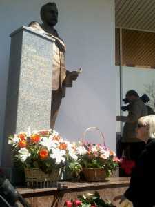 На открытие памятника Вернадскому в Симферополе приехал Табачник