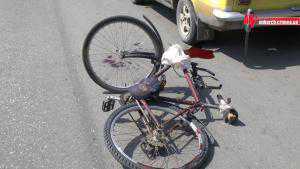 Очевидец наезда «Тойоты» на велосипедиста в Керчи утверждает, что во всем виновата женщина на другой машине