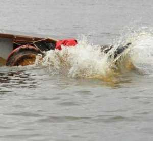 На озере Донузлав затонула лодка с шестью людьми