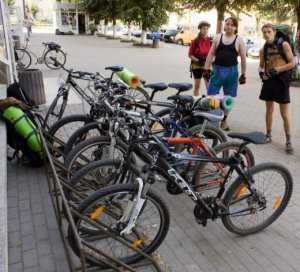 На вокзале в Симферополе открыли первую велопарковку