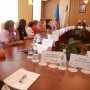 Глава Совета Министров выдал документы на землю группе участников «полян протеста» в Столице Крыма