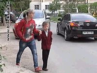 В Симферополе родители отправляют детей в школу как на войну