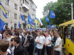 Улицы Симферополя заполонили участники антифашистского митинга. Многие не знают зачем пришли