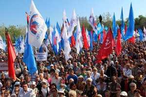 В Севастополе на «антифашистском митинге» оппозиционеры перехватили инициативу у «регионалов»
