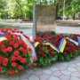 В Симферополе возложили цветы к закладному камню мемориала жертвам депортации