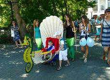 В Севастополе прошёл парад детских колясок