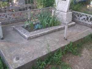 Бродяга разорил десяток могил на крымском кладбище