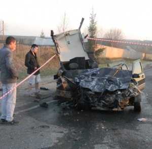 На трассе в Крыму в столкновении машин погибли три человека