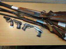 Крымчане добровольно сдают оружие и боеприпасы