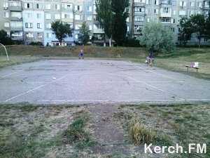 В Керчи демонтировали баскетбольную площадку