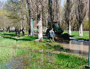 В селе под Севастополем днепровской водой смыло огороды