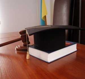 На судью в Крыму завели дело о мошенничестве на 30 тыс. долларов