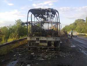 В Запорожской области дотла сгорел двухэтажный автобус