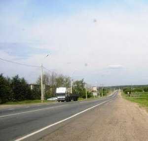 На трассе в Крыму из машины на ходу выпала девушка