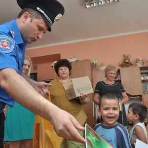 Воспитанники Армянского межрегионального приюта получили подарки от красноперекопских милиционеров