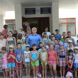 Крымские милиционеры рассказали детям о правилах безопасности во время летнего отдыха