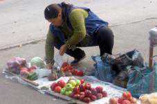 У торговцев в Алуште изъяли 30 кг фруктов