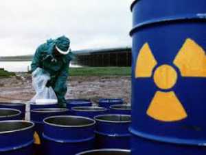 Киев и НАТО приступили к обезвреживанию радиационных отходов на Украине