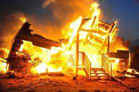 Из горящего дома в Феодосии вынесли пятерых