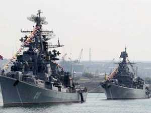 Путин и Янукович празднуют День флота в Севастополе