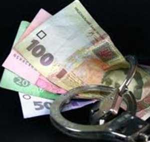 Земельного чиновника задержали в Крыму на взятке в 8 тыс. гривен.