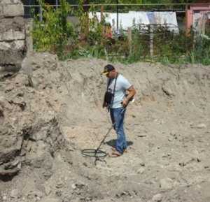 На стройке в Бахчисарае нашли человеческие кости и немецкие каски