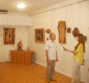 В Симферополе открыли выставку работ из дерева и глины