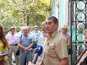 Профессиональные свидомиты из Симферополя требуют бесплатного помещения в центре города