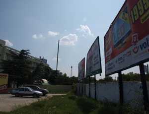 В Столице Крыма убрали с кладбища 4 билборда