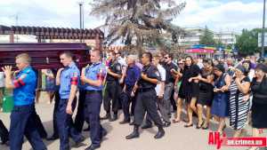 На похороны крымского депутата Разумовского съезжаются VIPы. У гроба – автоматчики