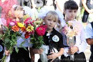 Владимир Константинов открыл торжественные линейки в Бахчисарайской и Симферопольской школах