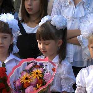 Руководители крымской милиции поздравили учеников подшефных школ с Днем знаний