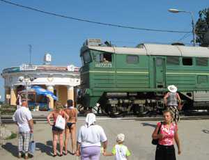 На феодосийской набережной пенсионер попал под поезд