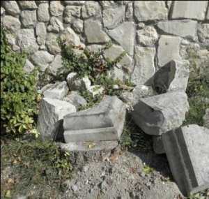 Строители газопровода в Старом Крыму повредили средневековые надгробия