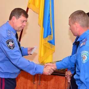 За высокие достижения в служебной деятельности сотрудников крымской милиции наградили премиями и благодарностями