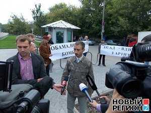 «Обама, не тормози, бомби!» – украинские националисты пикетировали посольство США