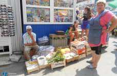 В Алуште у стихийных торговцев изъяли товара на 2,5 млн. гривен.